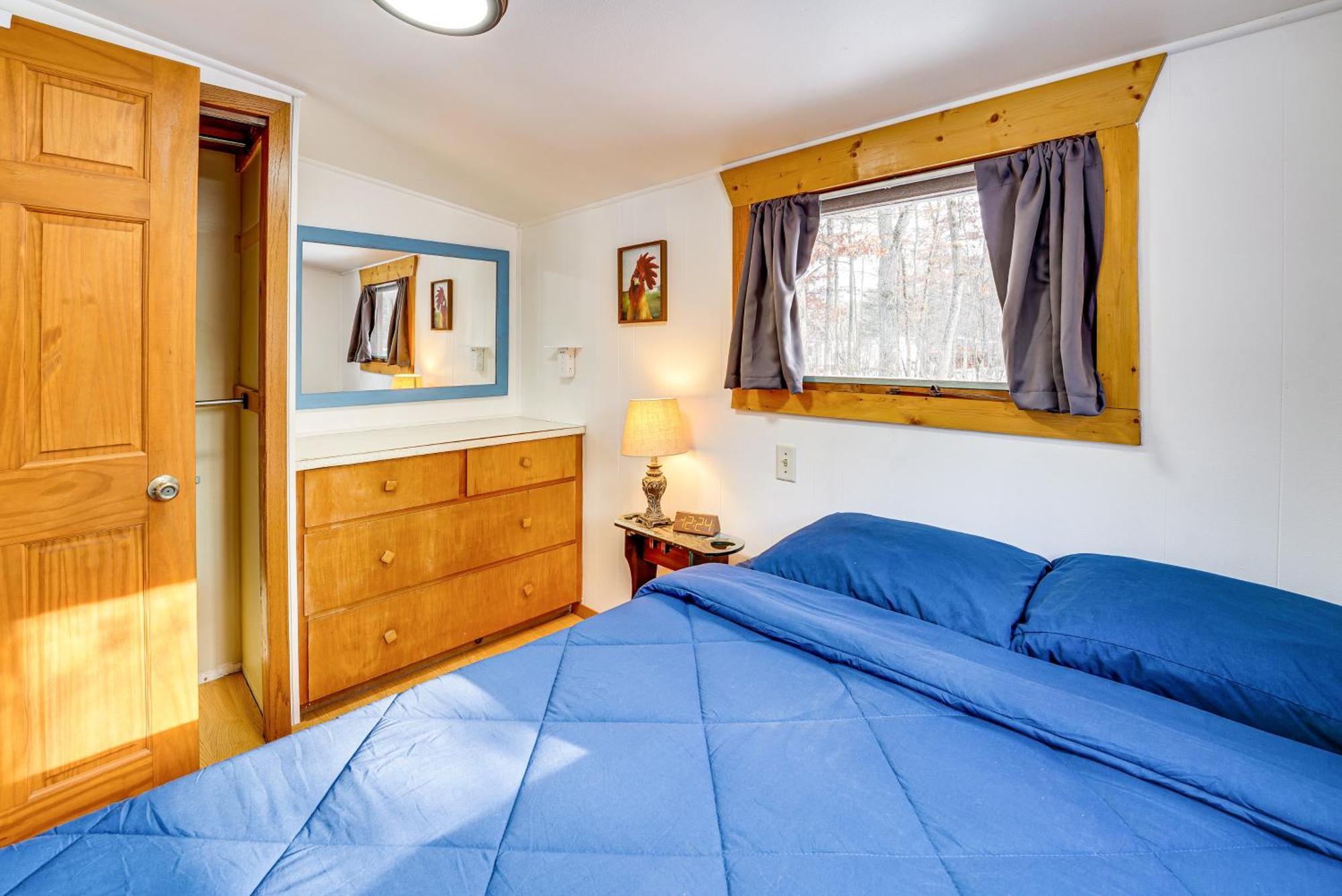 Pet-Friendly Irons Cottage About 4 Mi To Sand Lake! Екстериор снимка