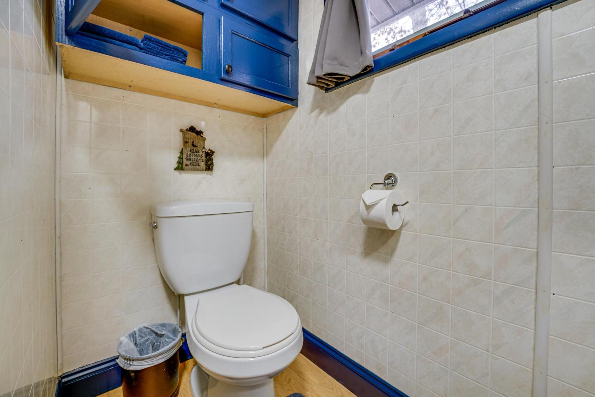 Pet-Friendly Irons Cottage About 4 Mi To Sand Lake! Екстериор снимка