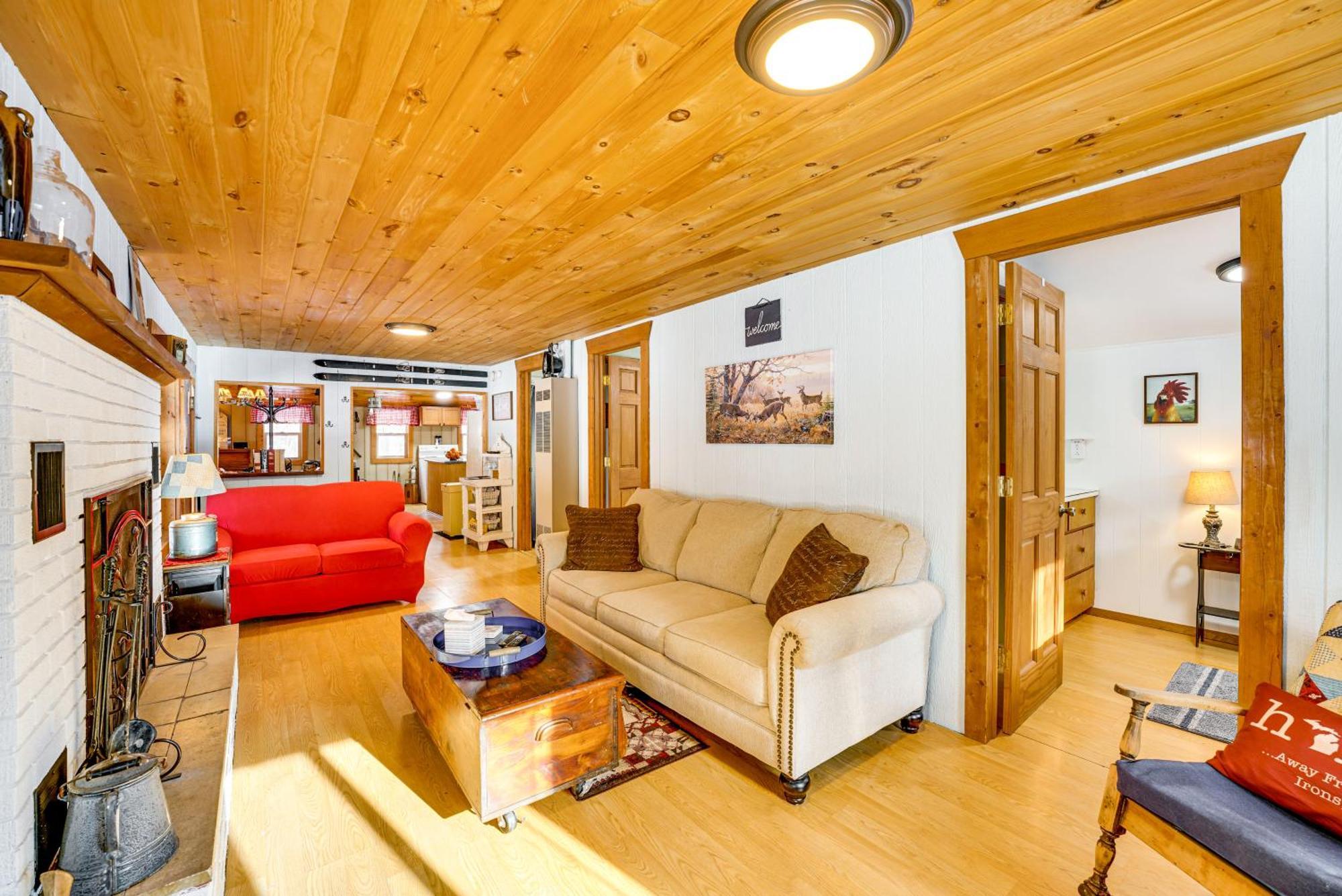 Pet-Friendly Irons Cottage About 4 Mi To Sand Lake! Екстериор снимка