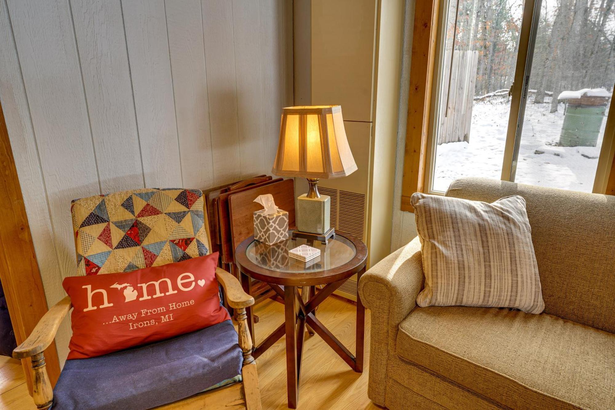 Pet-Friendly Irons Cottage About 4 Mi To Sand Lake! Екстериор снимка